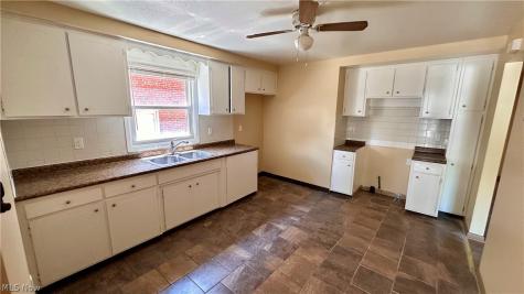 1434 E 222nd Street Euclid OH 44117