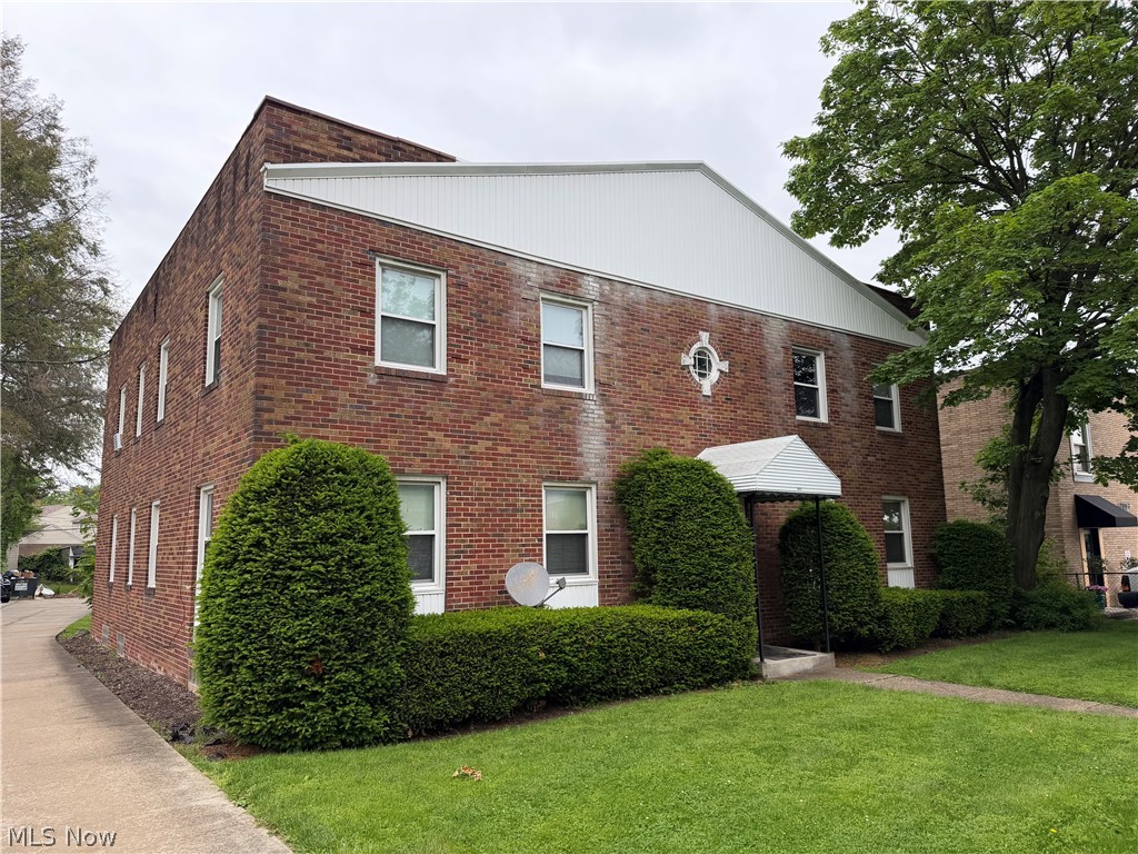 2011 W Market Street Akron OH 44313