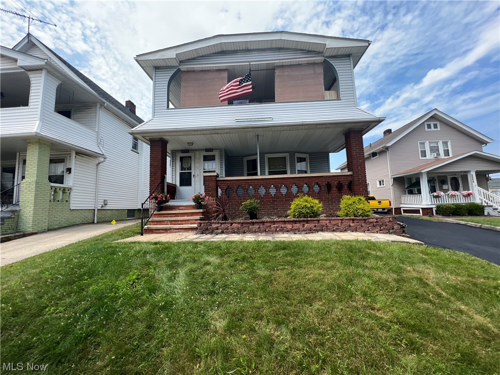 2210 Bunts Road Lakewood OH 44107