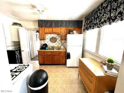 2210 Bunts Road Lakewood OH 44107