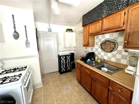 2210 Bunts Road Lakewood OH 44107