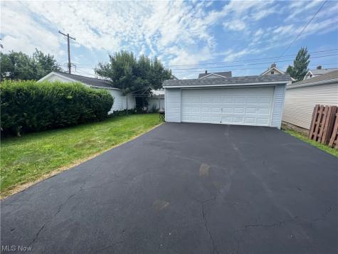 2210 Bunts Road Lakewood OH 44107