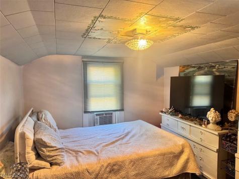 275 21st Street NW Barberton OH 44203