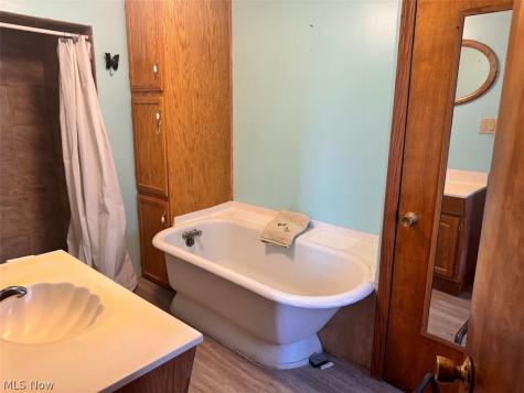275 21st Street NW Barberton OH 44203