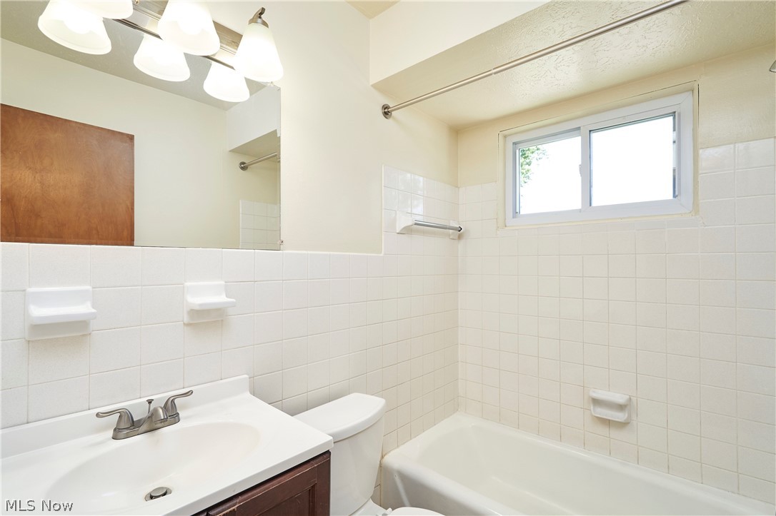 926 Russell Avenue Akron OH 44307