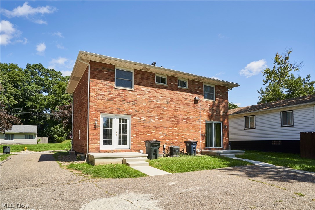 926 Russell Avenue Akron OH 44307