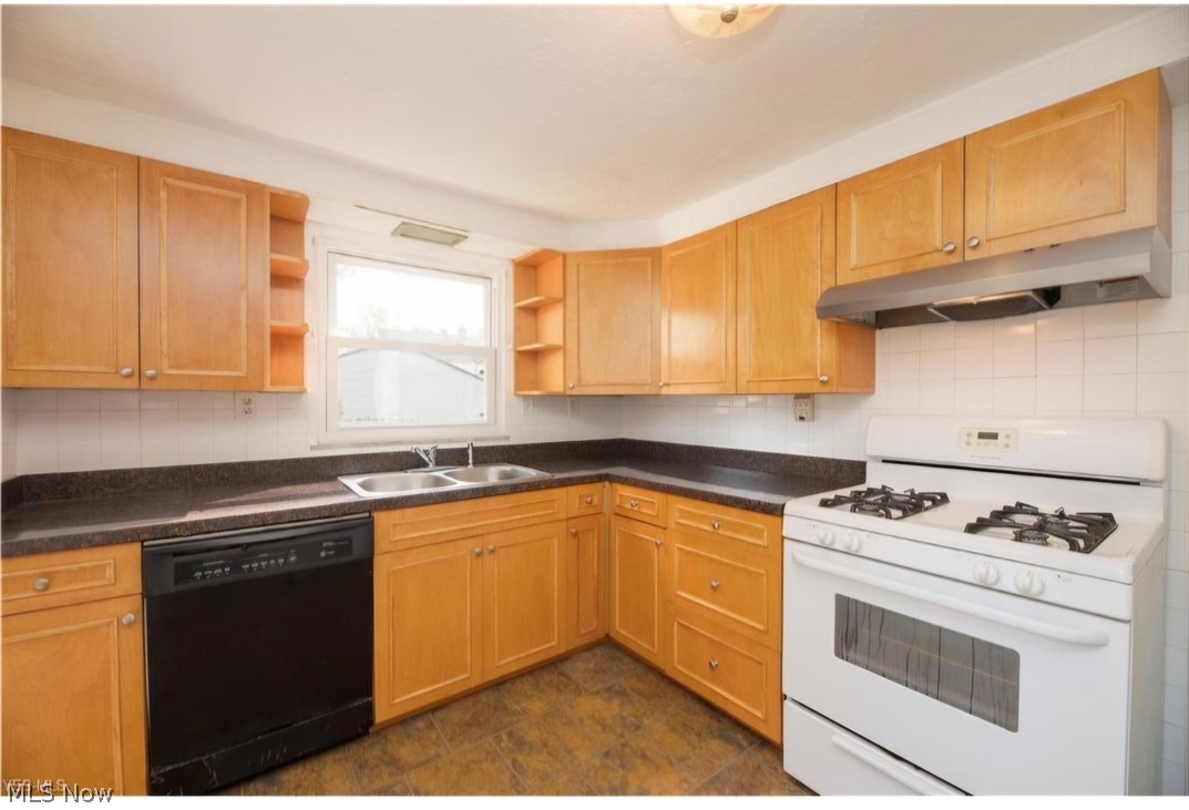2433 Tuxedo Avenue Parma OH 44134