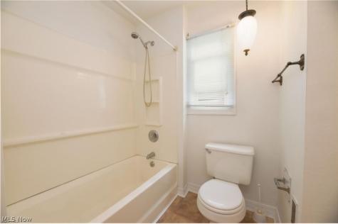 2433 Tuxedo Avenue Parma OH 44134