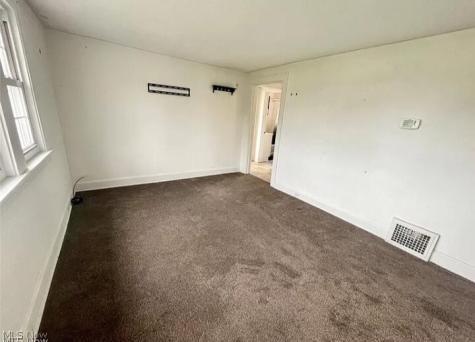 2433 Tuxedo Avenue Parma OH 44134