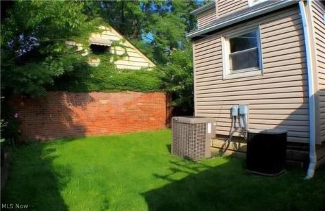 2433 Tuxedo Avenue Parma OH 44134