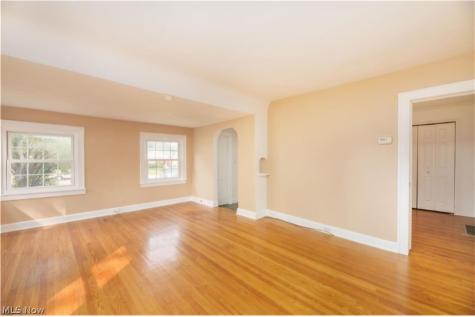 2433 Tuxedo Avenue Parma OH 44134