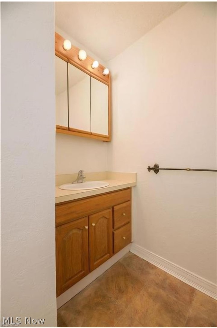 2433 Tuxedo Avenue Parma OH 44134
