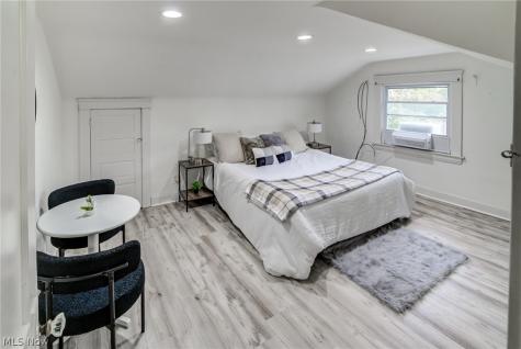2245 Bellfield Cleveland Heights OH 44106