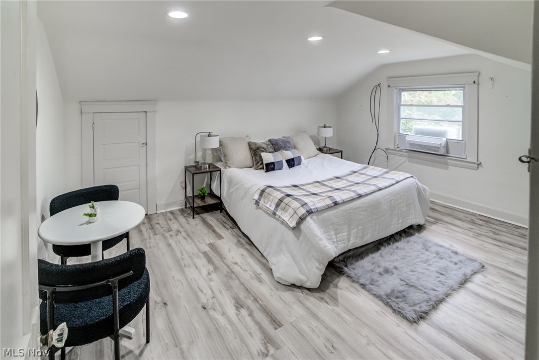 2245 Bellfield Cleveland Heights OH 44106