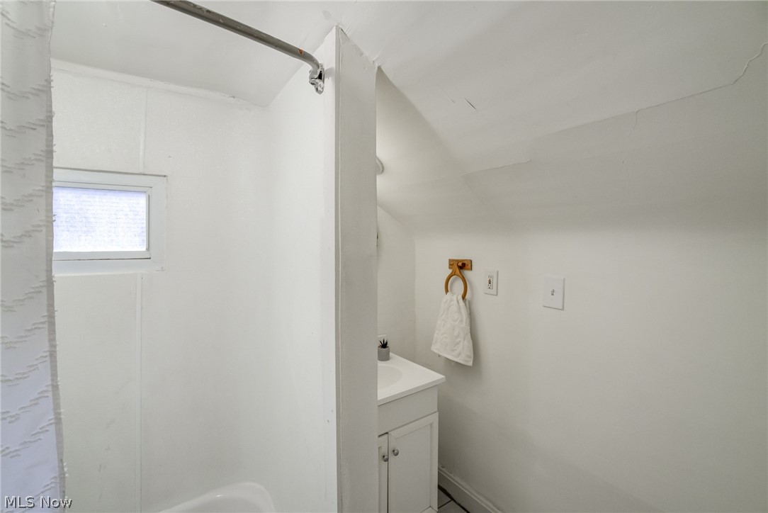 2245 Bellfield Cleveland Heights OH 44106