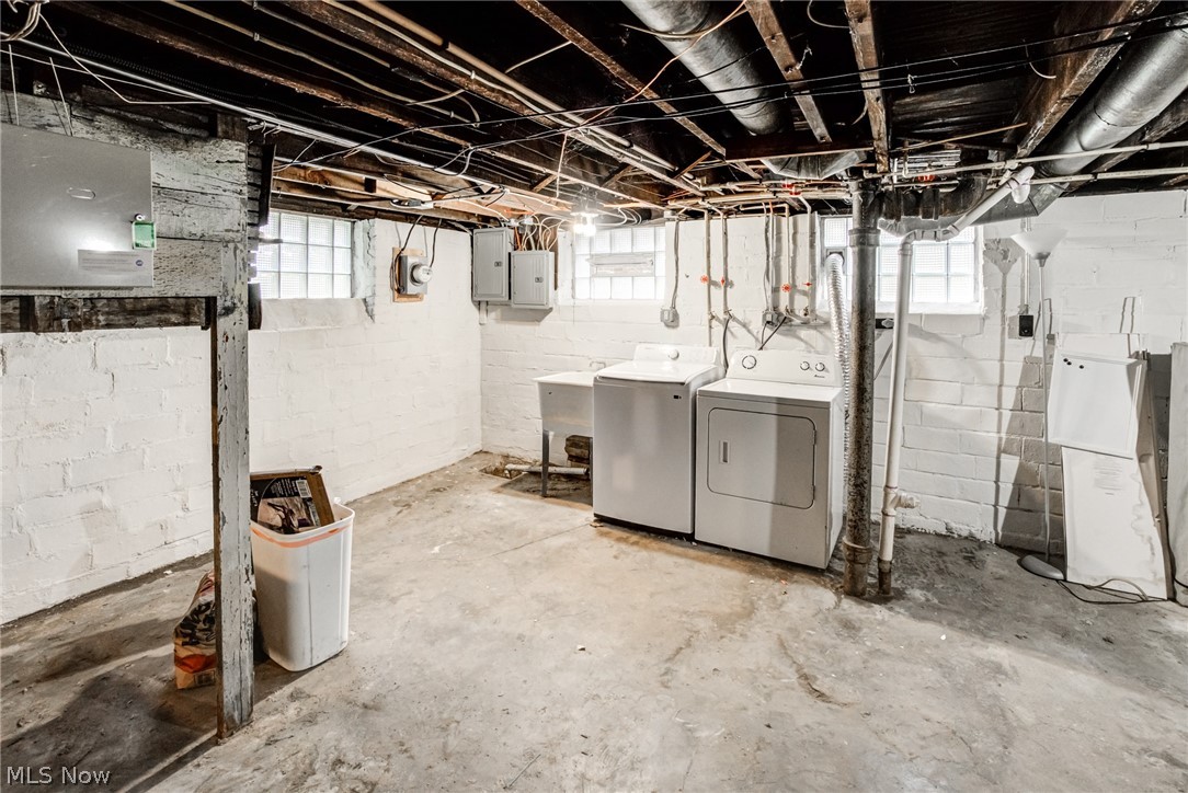 2245 Bellfield Cleveland Heights OH 44106