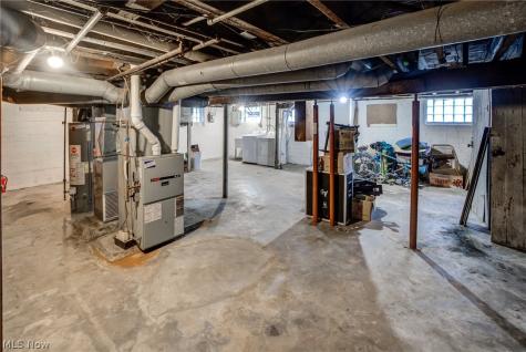 2245 Bellfield Cleveland Heights OH 44106