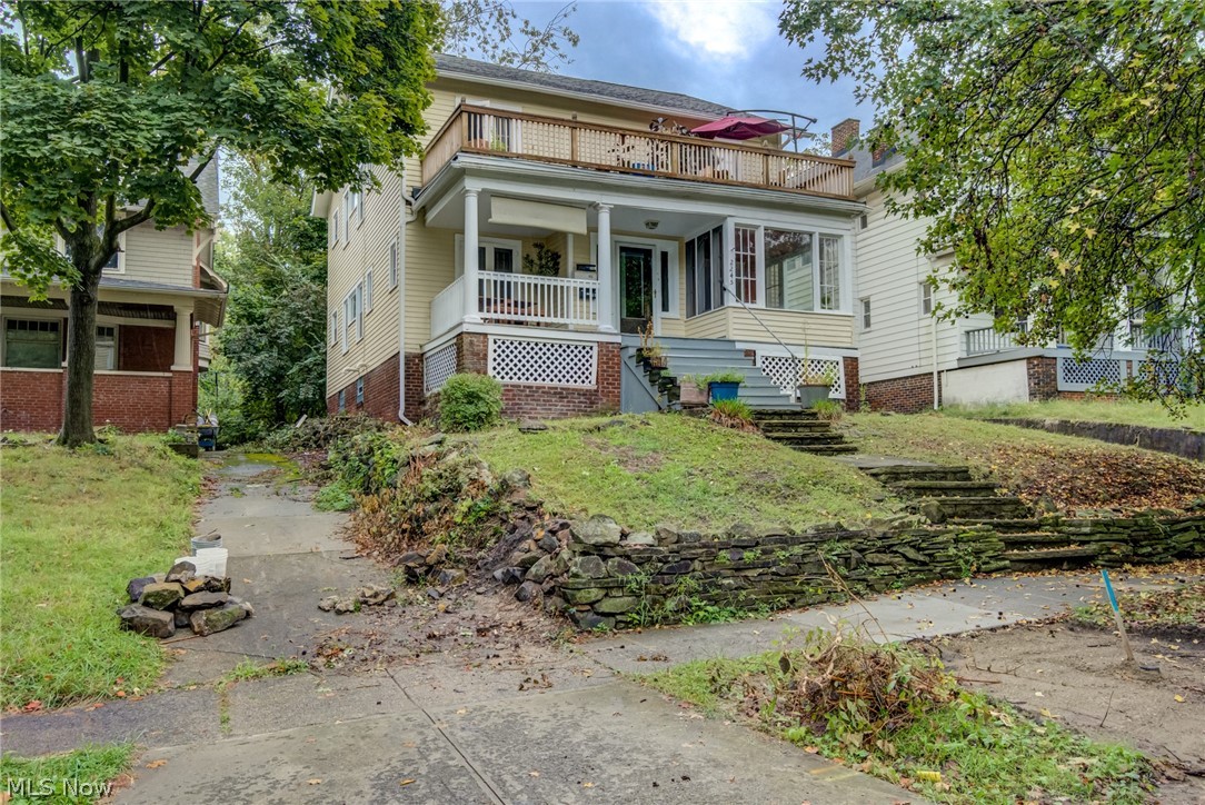 2245 Bellfield Cleveland Heights OH 44106