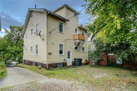 2245 Bellfield Cleveland Heights OH 44106