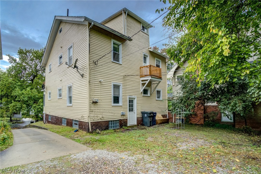 2245 Bellfield Cleveland Heights OH 44106