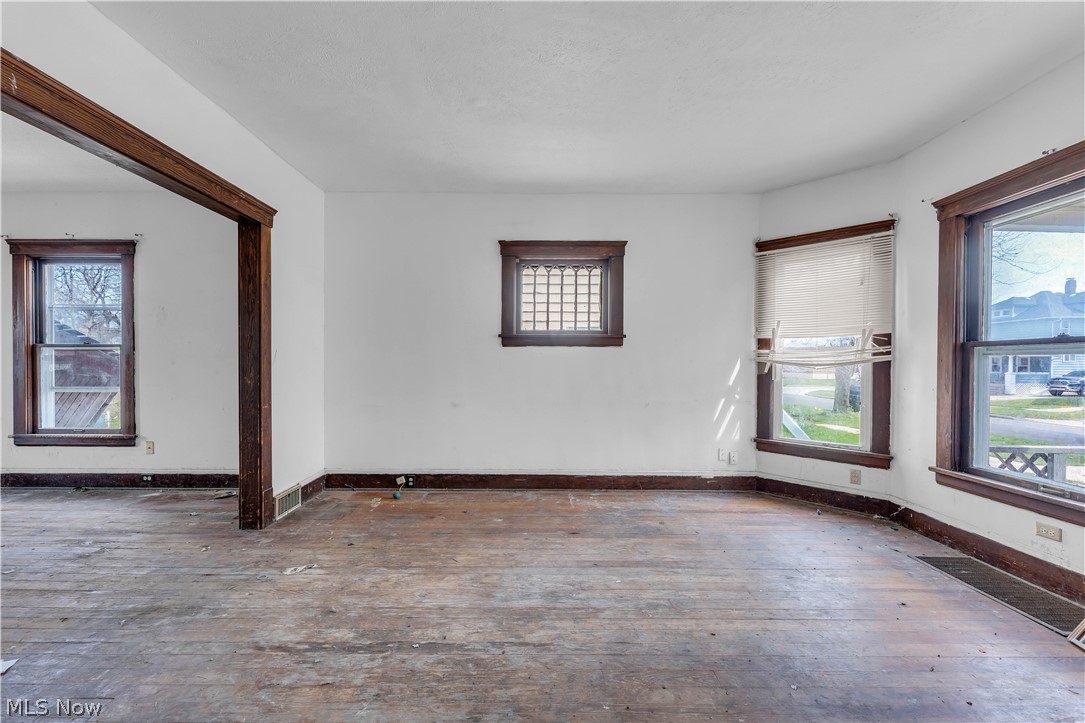 345 12th Street Elyria OH 44035
