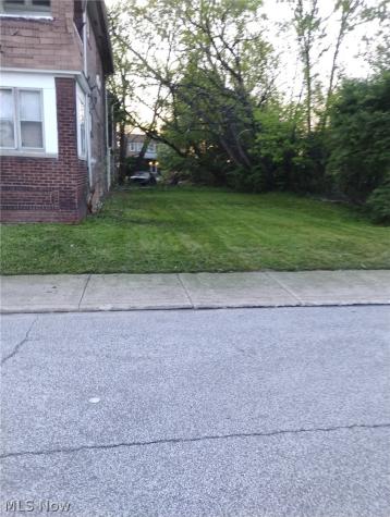 10809 Woodstock Boulevard Cleveland OH 44104
