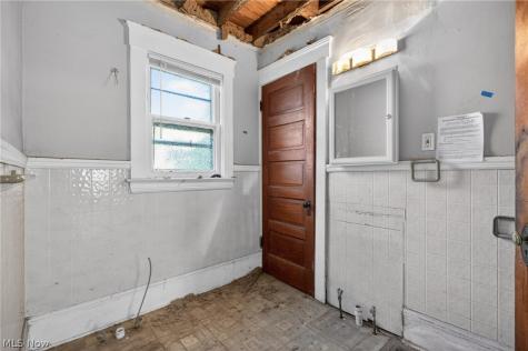 7425 Indiana Avenue Cleveland OH 44105