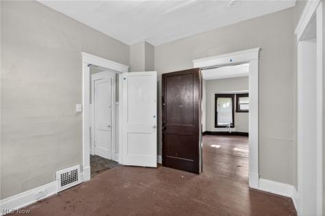7425 Indiana Avenue Cleveland OH 44105