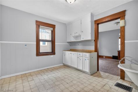 7425 Indiana Avenue Cleveland OH 44105