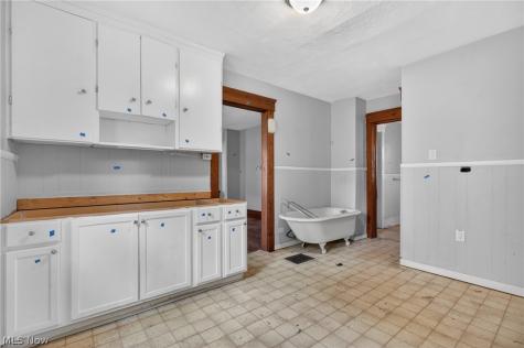 7425 Indiana Avenue Cleveland OH 44105