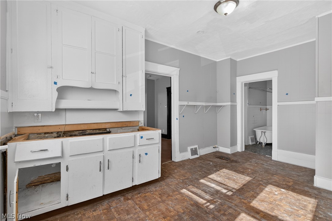 7425 Indiana Avenue Cleveland OH 44105