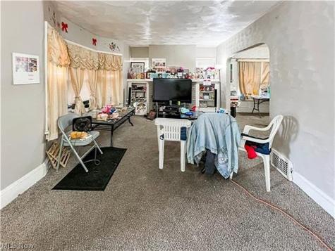 3876 E 143rd Street Cleveland OH 44128