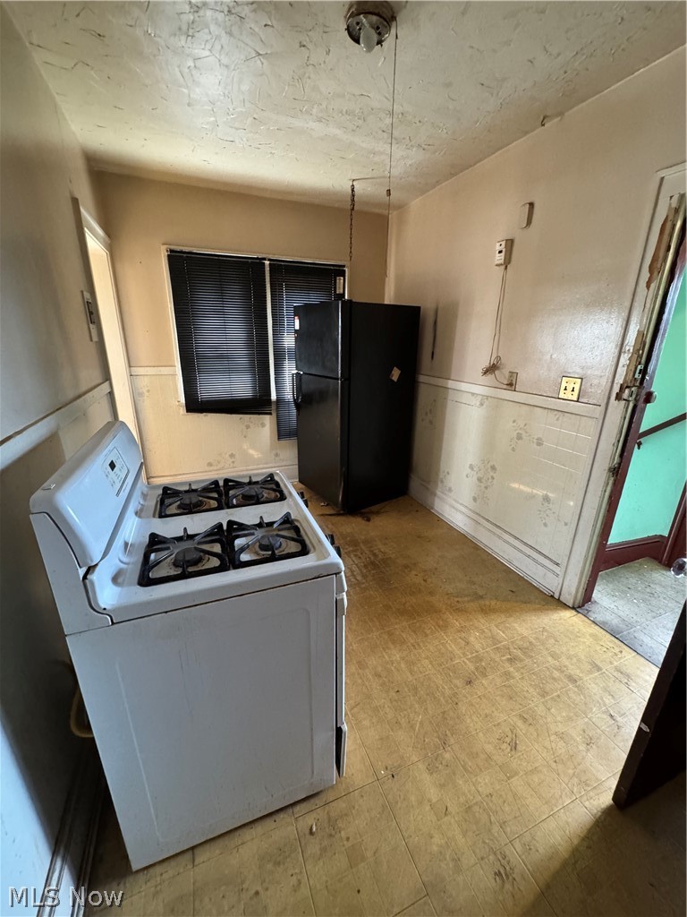 9426 Dickens Avenue Cleveland OH 44104