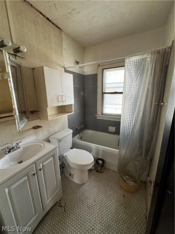 9426 Dickens Avenue Cleveland OH 44104