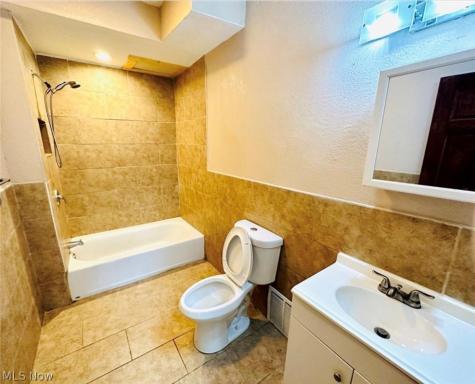 3625 Newark Avenue Cleveland OH 44109