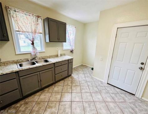 3625 Newark Avenue Cleveland OH 44109