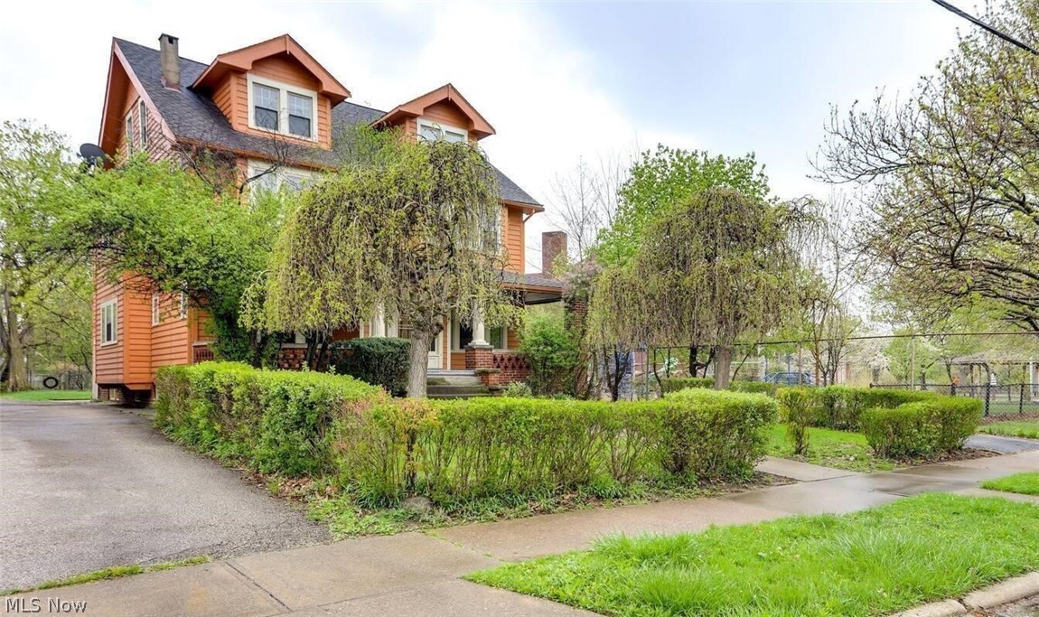 2580 Colchester Road Cleveland Heights OH 44106