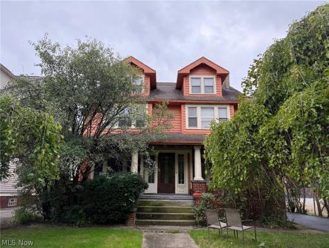 2580 Colchester Road Cleveland Heights OH 44106