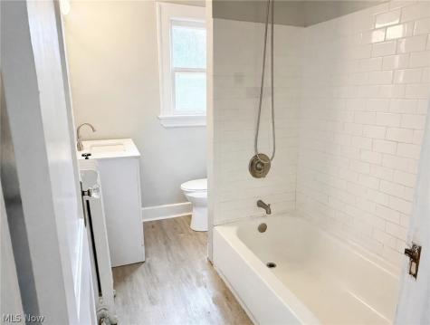 2580 Colchester Road Cleveland Heights OH 44106