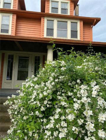 2580 Colchester Road Cleveland Heights OH 44106