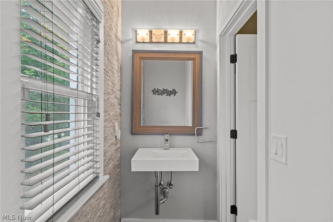 3392 Dellwood Road Cleveland Heights OH 44118