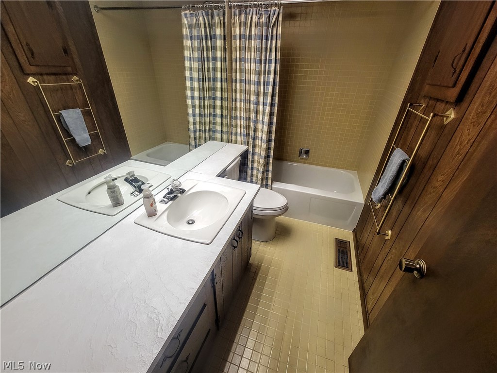 11604 Park Moss Avenue Strongsville OH 44136