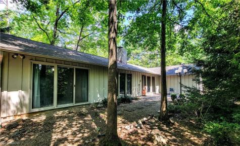 11604 Park Moss Avenue Strongsville OH 44136