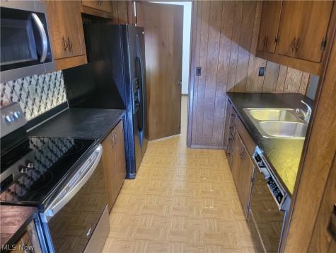 11604 Park Moss Avenue Strongsville OH 44136