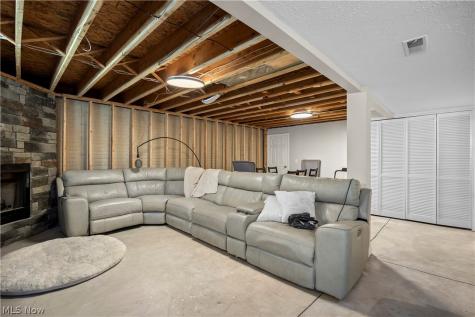17791 E Parkway Lagrange OH 44050