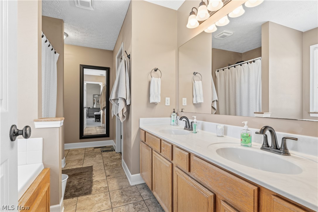 2553 Diamond Street NE Canton OH 44721