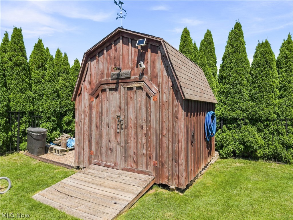 2553 Diamond Street NE Canton OH 44721