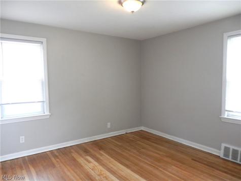 1277 Iroquois Avenue Mayfield Heights OH 44124