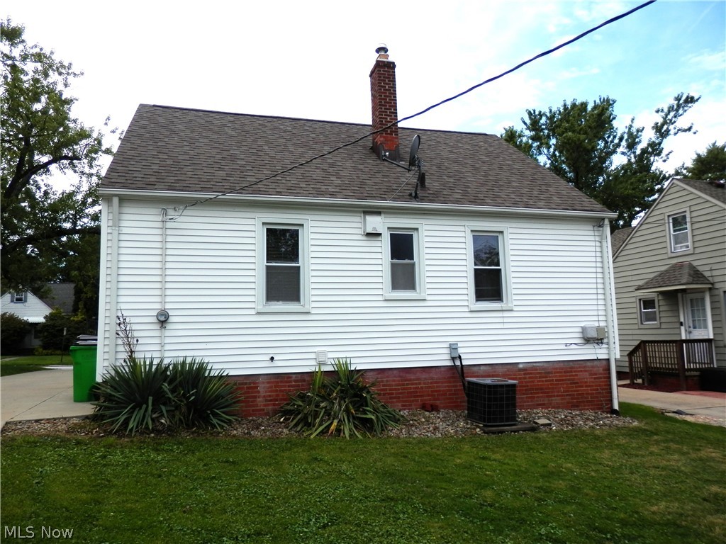 1277 Iroquois Avenue Mayfield Heights OH 44124