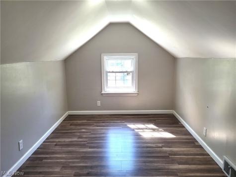 1277 Iroquois Avenue Mayfield Heights OH 44124